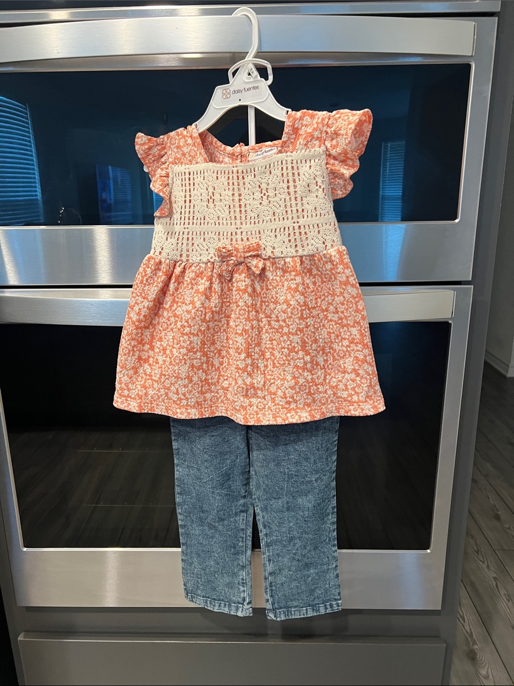 5/$35 NWOT Daisy Fuentes 24 month baby girl 2 piece set